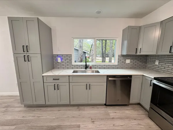 $2,450 | 1004 East Red Cedar Circle, The Woodlands, TX 77380
