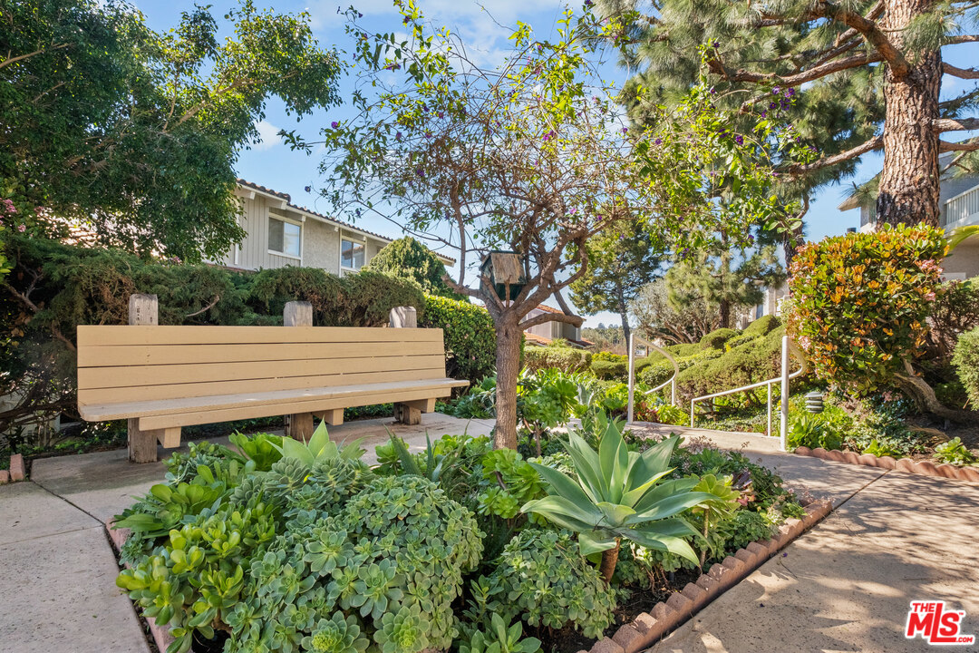 28386 Rey De Copas Lane Malibu, CA 90265 - Photo 13 of 15