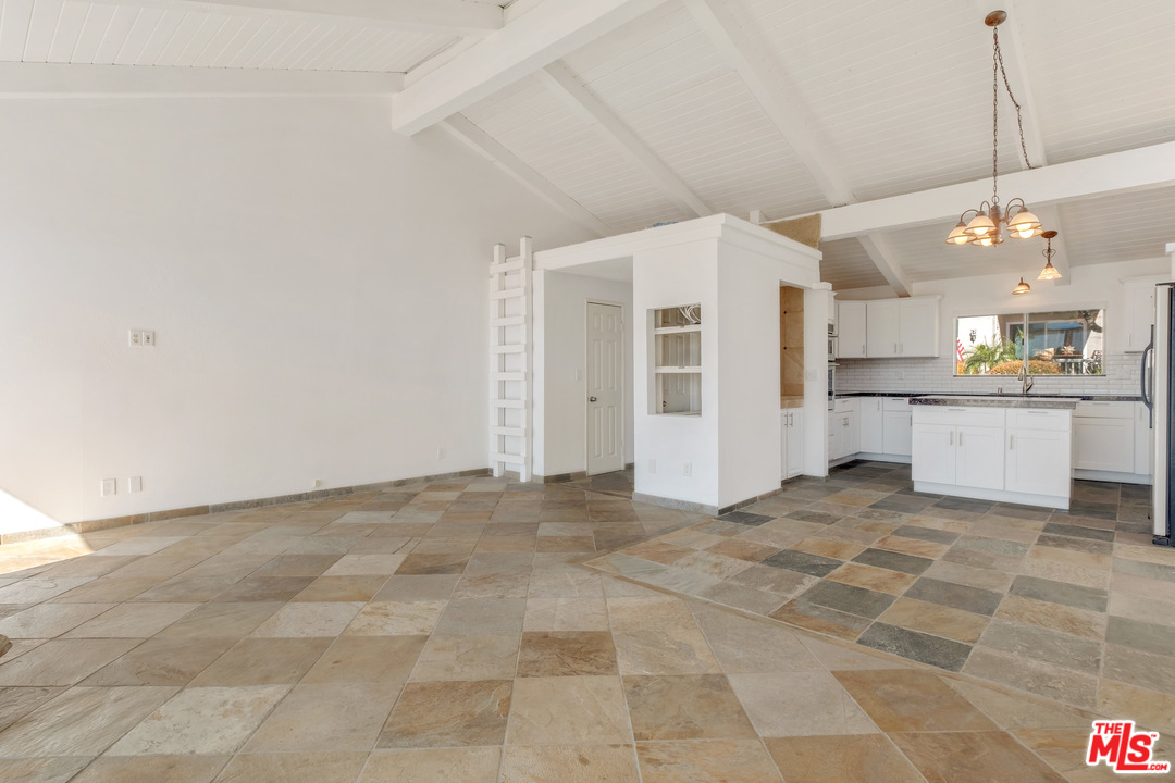 28386 Rey De Copas Lane Malibu, CA 90265 - Photo 4 of 15