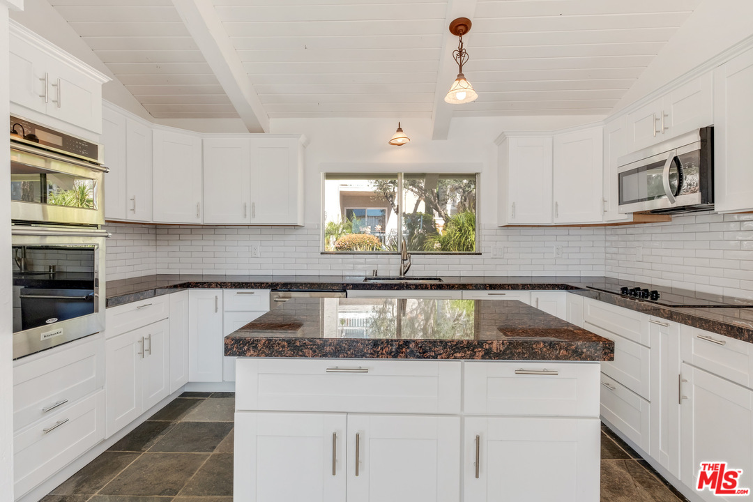 28386 Rey De Copas Lane Malibu, CA 90265 - Photo 5 of 15