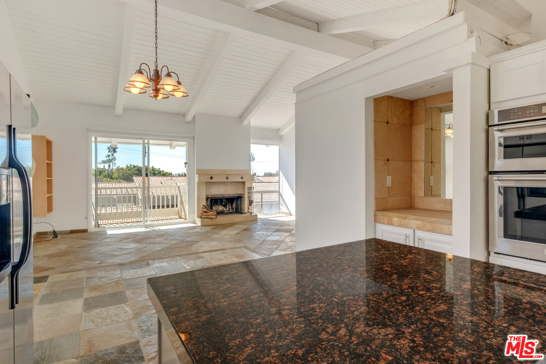 28386 Rey De Copas Lane Malibu, CA 90265 - Photo 6 of 15