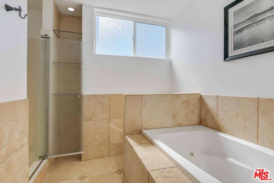 28386 Rey De Copas Lane Malibu, CA 90265 - Photo 10 of 15