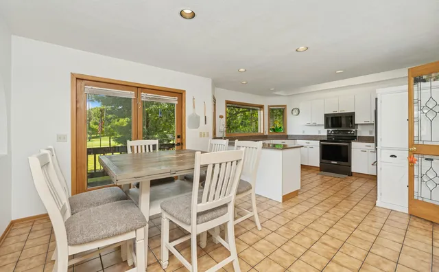 $535,900 | N6316 Oak Court, Lafayette, WI 53121