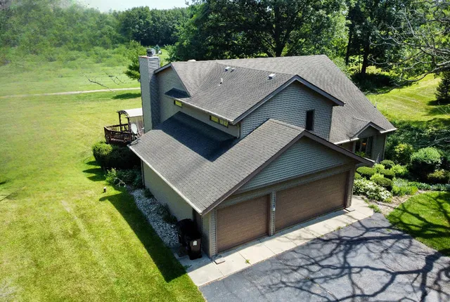 $535,900 | N6316 Oak Court, Lafayette, WI 53121