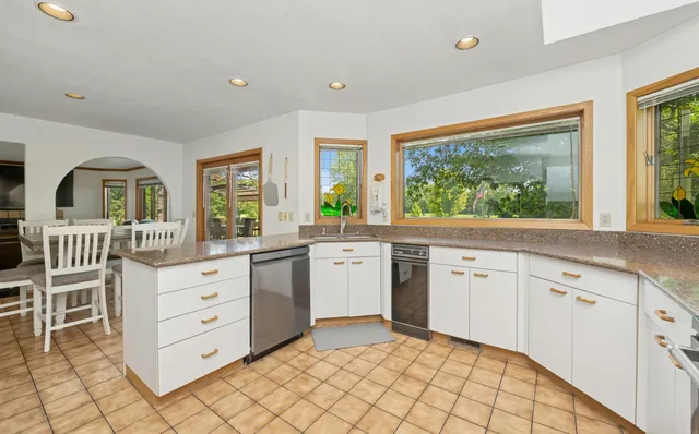 $535,900 | N6316 Oak Court, Lafayette, WI 53121