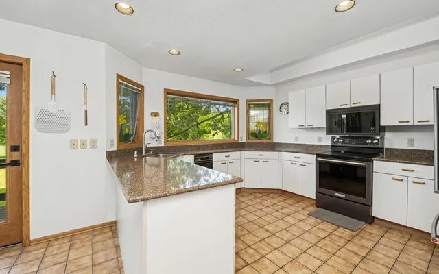 $535,900 | N6316 Oak Court, Lafayette, WI 53121