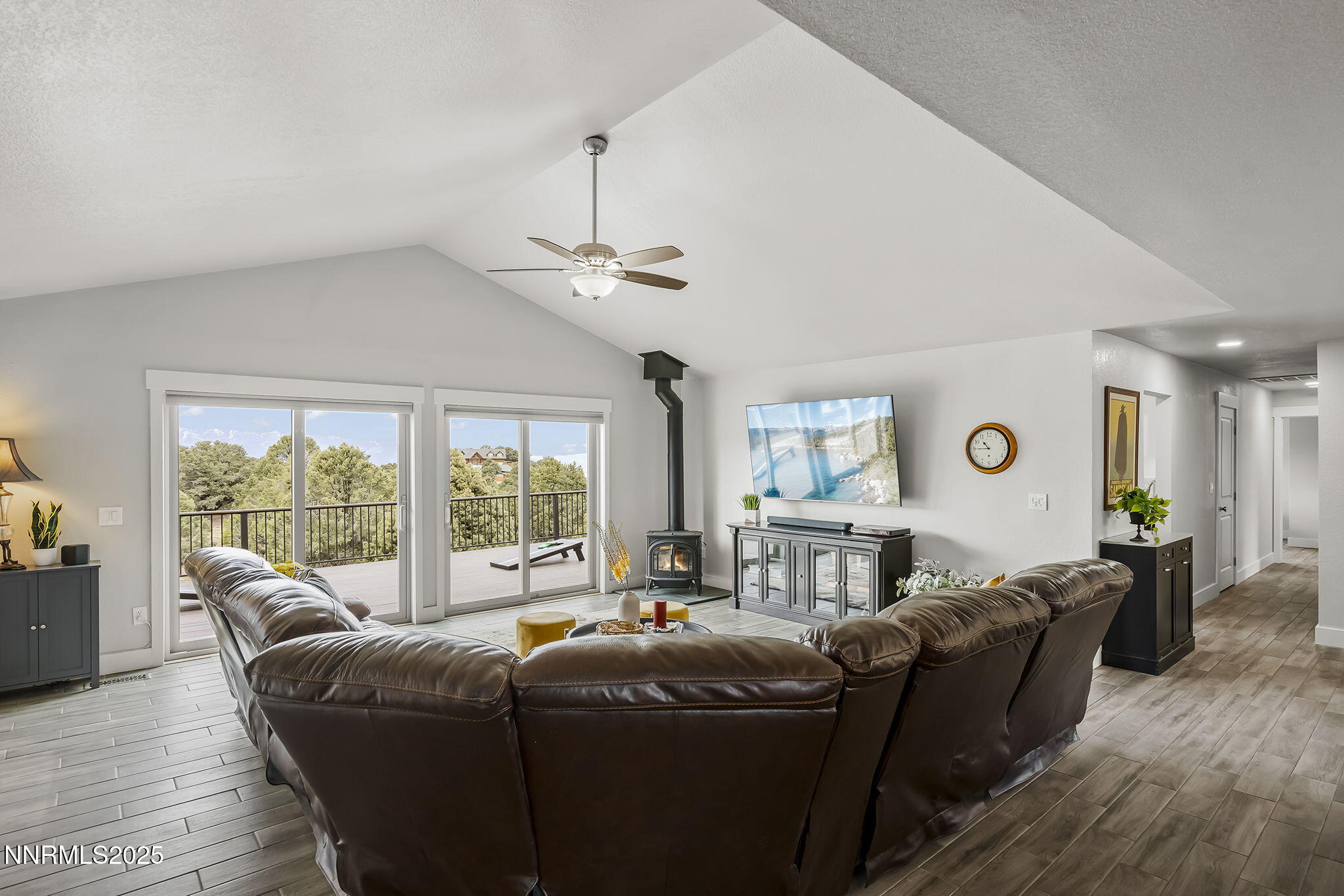 4970 Dry Gulch Road Reno, NV 89521 - Photo 18 of 44 a living room with furniture and a large window