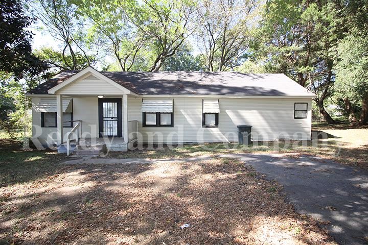 3947 McCain Road Memphis, TN 38109 - Photo 1 of 17 a front view of a house with a garden