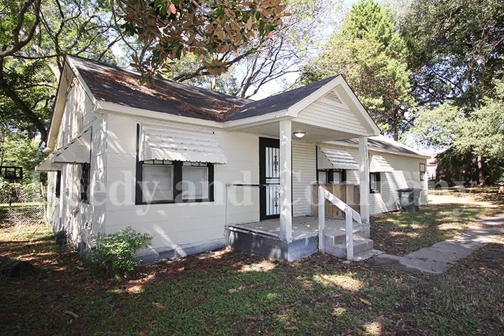 3947 McCain Road Memphis, TN 38109 - Photo 2 of 17 a front view of a house with a yard