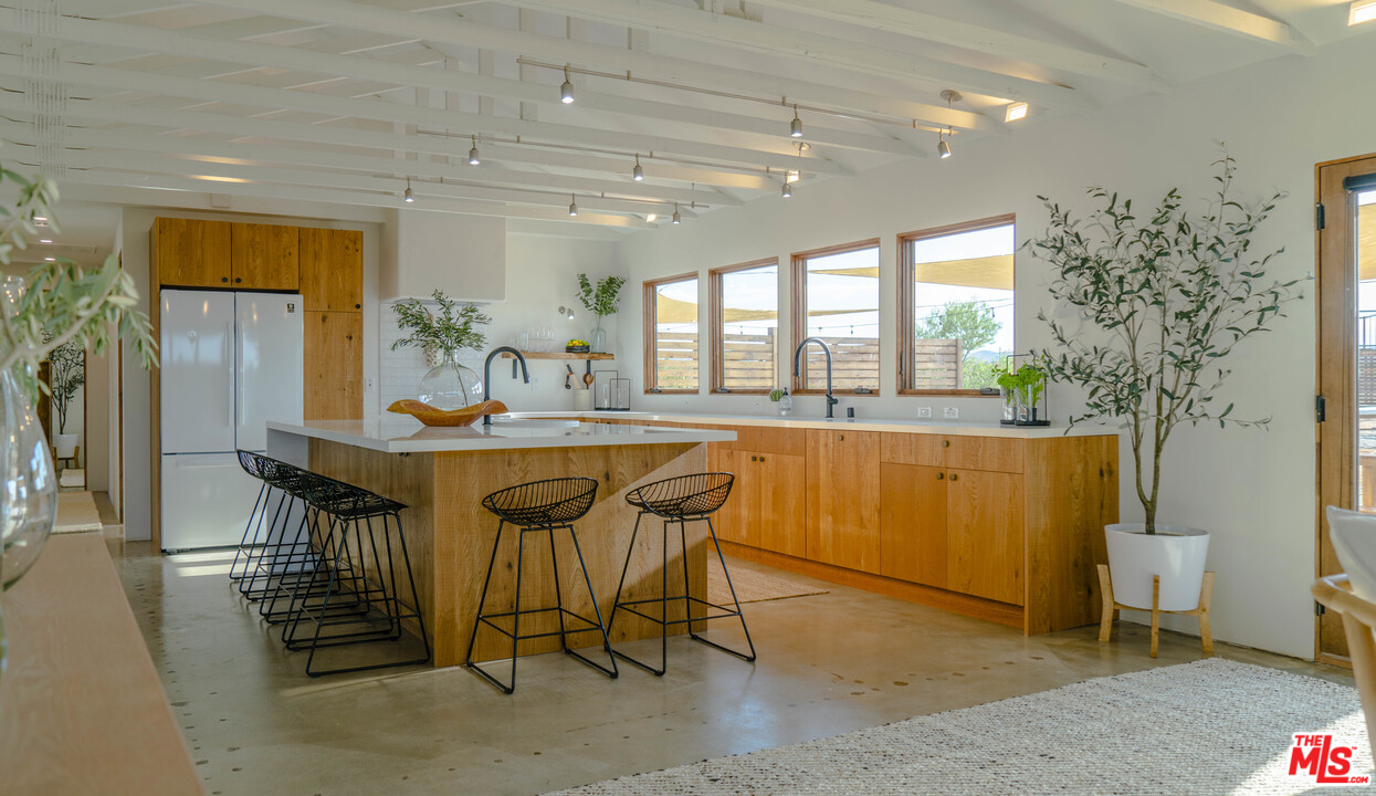 636 Valencia Drive Landers, CA 92285 - Photo 12 of 52