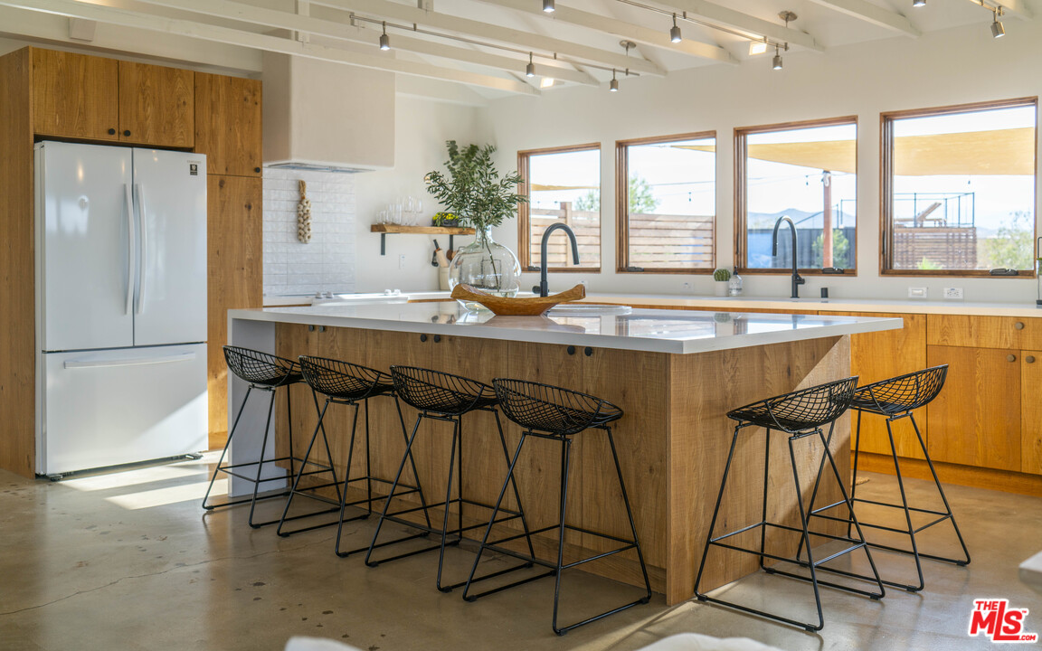 636 Valencia Drive Landers, CA 92285 - Photo 3 of 52