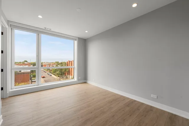 $3,000 | 2355 West Flournoy Street, Unit 201, Chicago, IL 60612