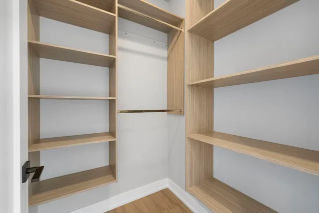 $3,000 | 2355 West Flournoy Street, Unit 201, Chicago, IL 60612