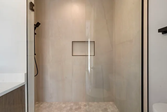 $3,000 | 2355 West Flournoy Street, Unit 201, Chicago, IL 60612