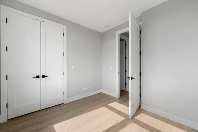 $3,000 | 2355 West Flournoy Street, Unit 201, Chicago, IL 60612