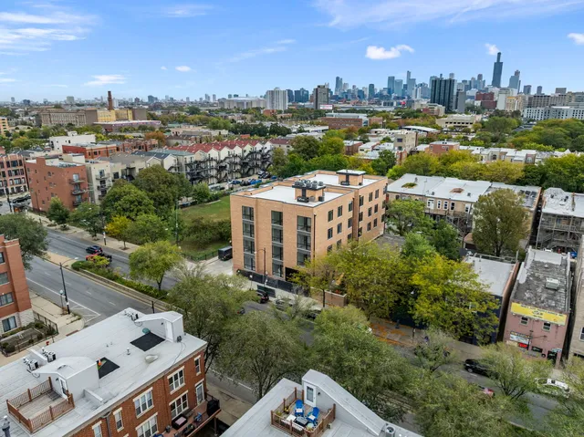 $3,000 | 2355 West Flournoy Street, Unit 201, Chicago, IL 60612
