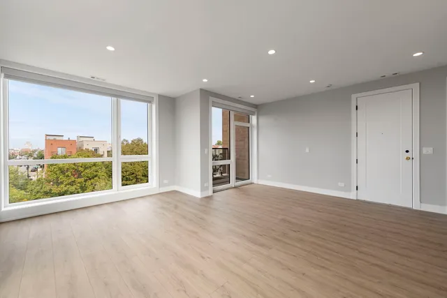 $3,000 | 2355 West Flournoy Street, Unit 201, Chicago, IL 60612