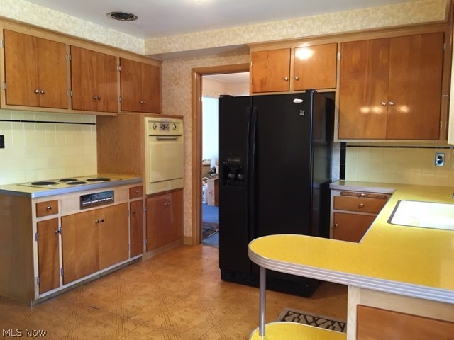 3865 Faversham Road Cleveland, OH 44118 - Photo 3 of 12 Gallery Image 3