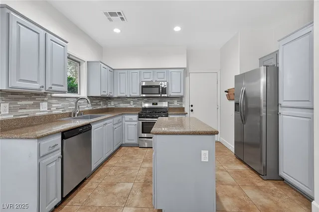 $2,100 | 133 Coronation Avenue, Las Vegas, NV 89123