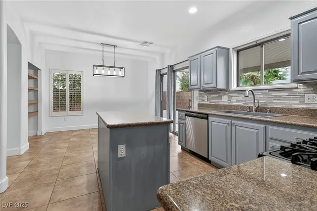 $2,100 | 133 Coronation Avenue, Las Vegas, NV 89123