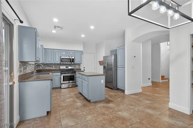 $2,100 | 133 Coronation Avenue, Las Vegas, NV 89123