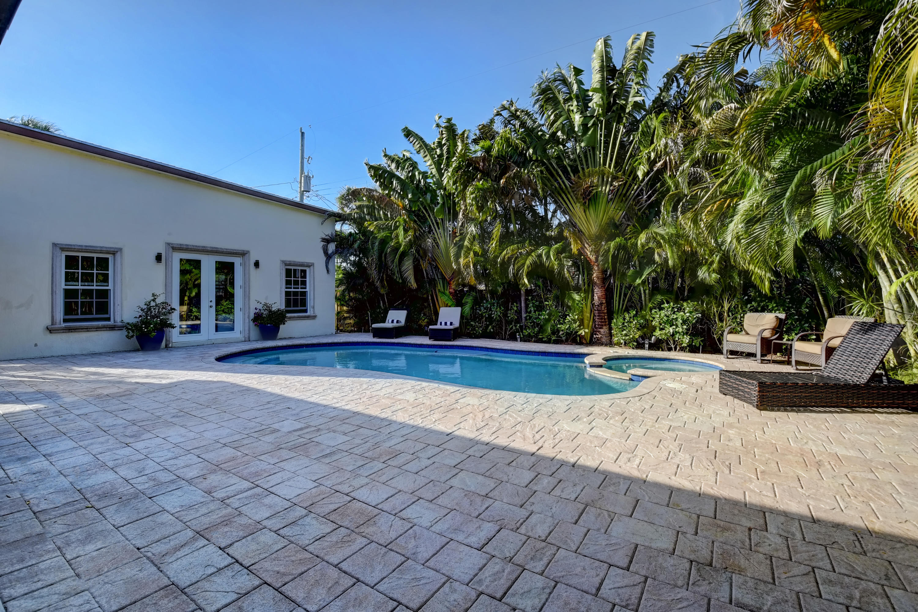 117 Northwest 8th Street Boca Raton, FL 33432 - Photo 30 of 43 Open pool deck