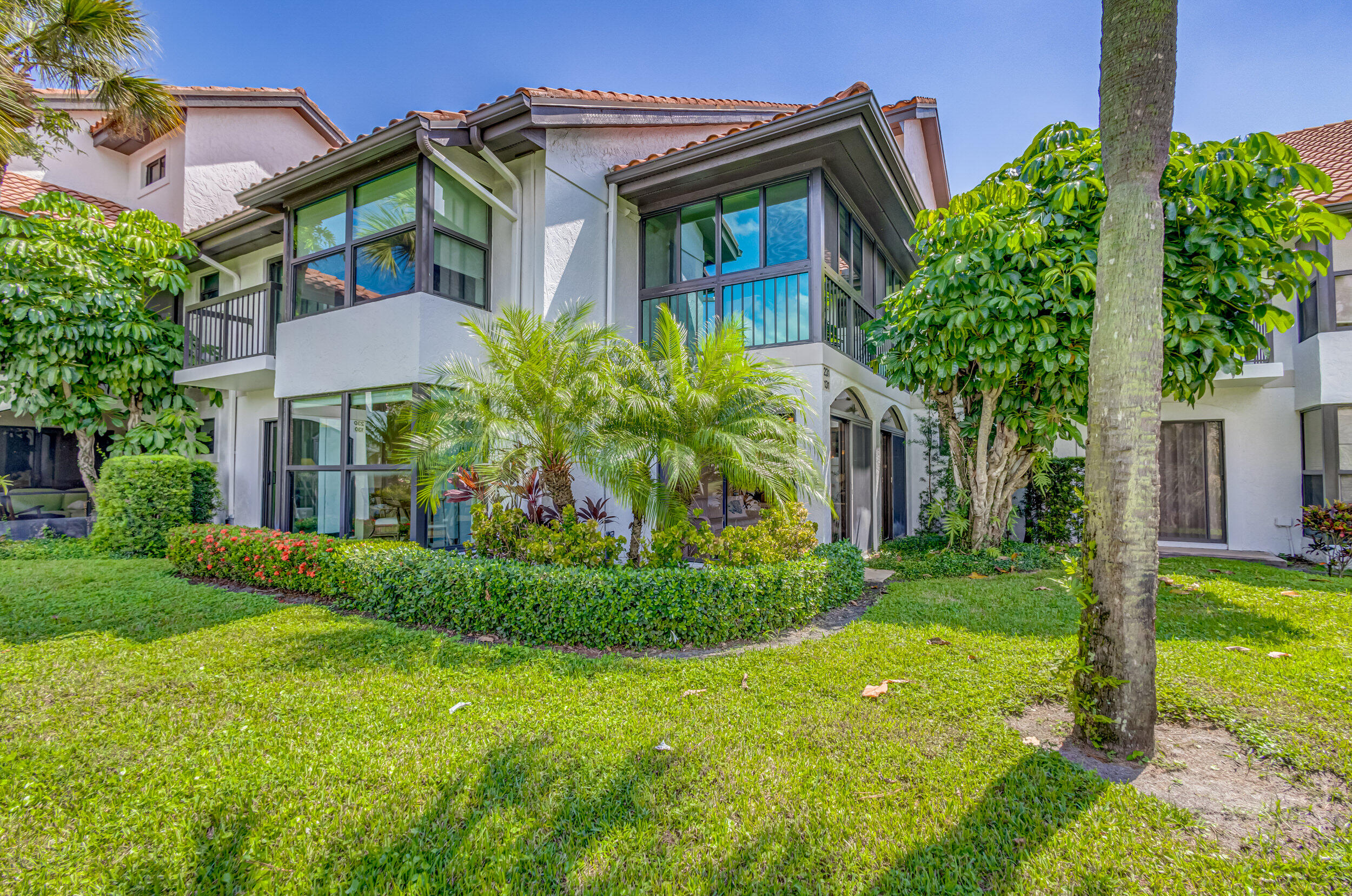 16623 Traders Crossing North, Unit 131 Jupiter, FL 33477 - Photo 1 of 42 a front view of a house with garden