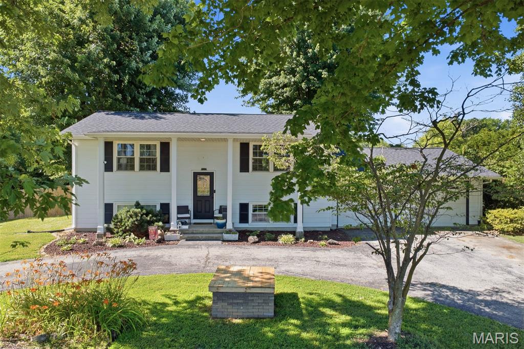 10904 Lake Road Highland, IL 62249 - Photo 3 of 17