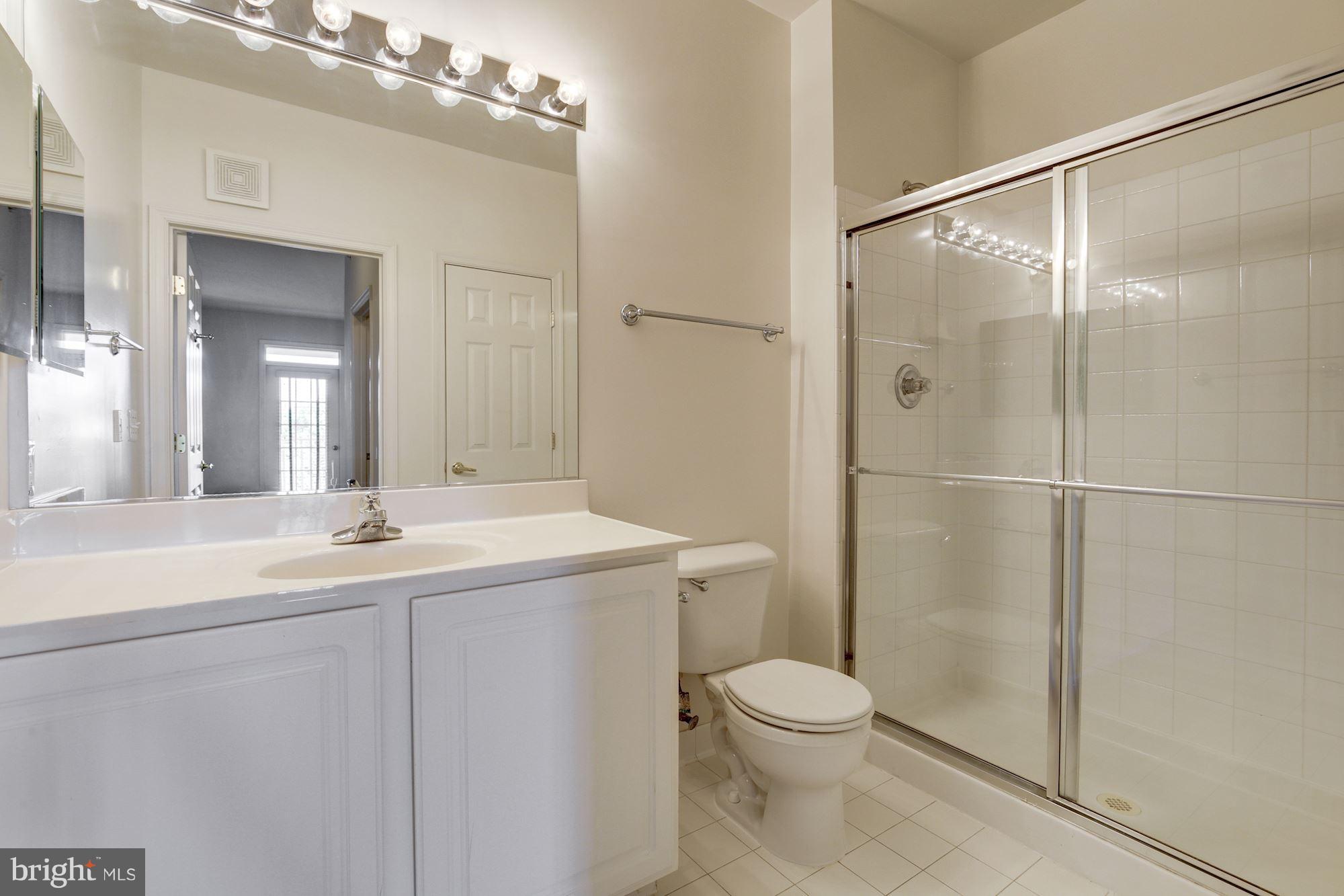 11924 Darnestown Road, Unit 305 Gaithersburg, MD 20878 - Photo 14 of 23 Bath (Master)