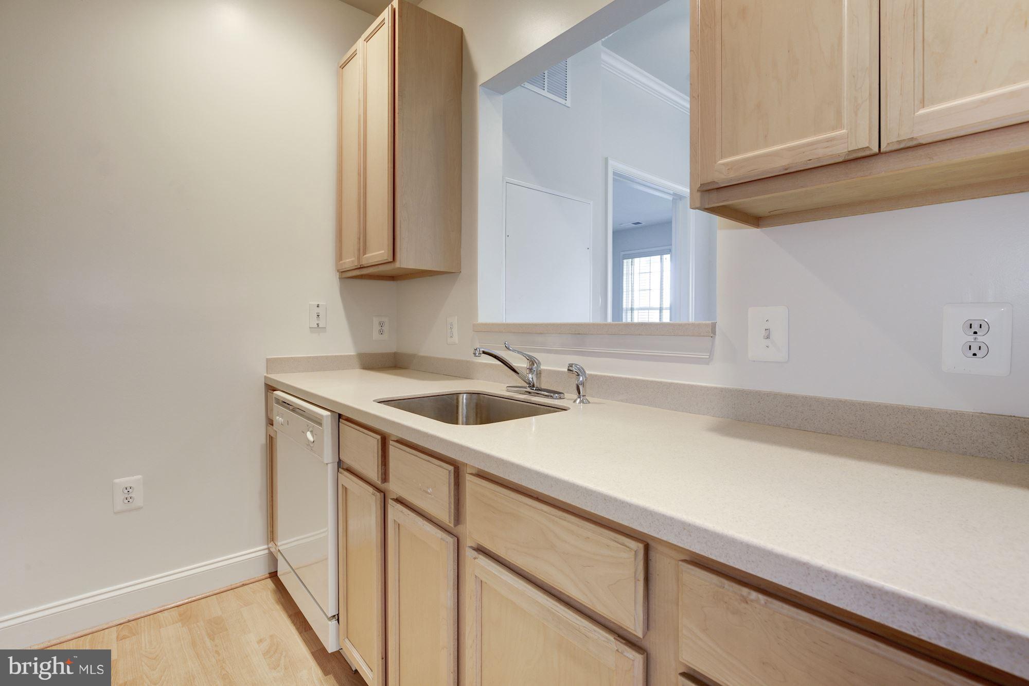 11924 Darnestown Road, Unit 305 Gaithersburg, MD 20878 - Photo 4 of 23 Kitchen