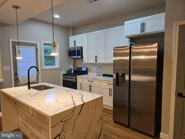 a close view of sink