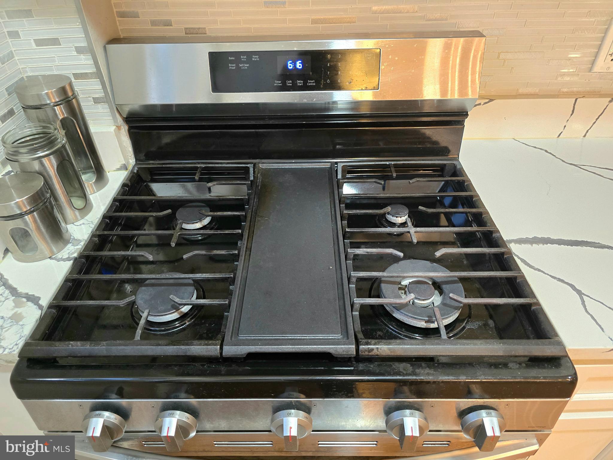 3105 Chelsea Terrace Baltimore, MD 21216 - Photo 24 of 58 a close view of stove