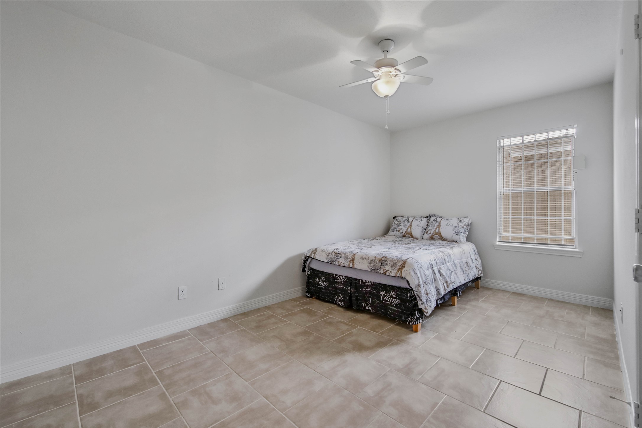 4943 Gammage Street Houston, TX 77021 - Photo 19 of 22 a spacious bedroom with a bed and a chandelier