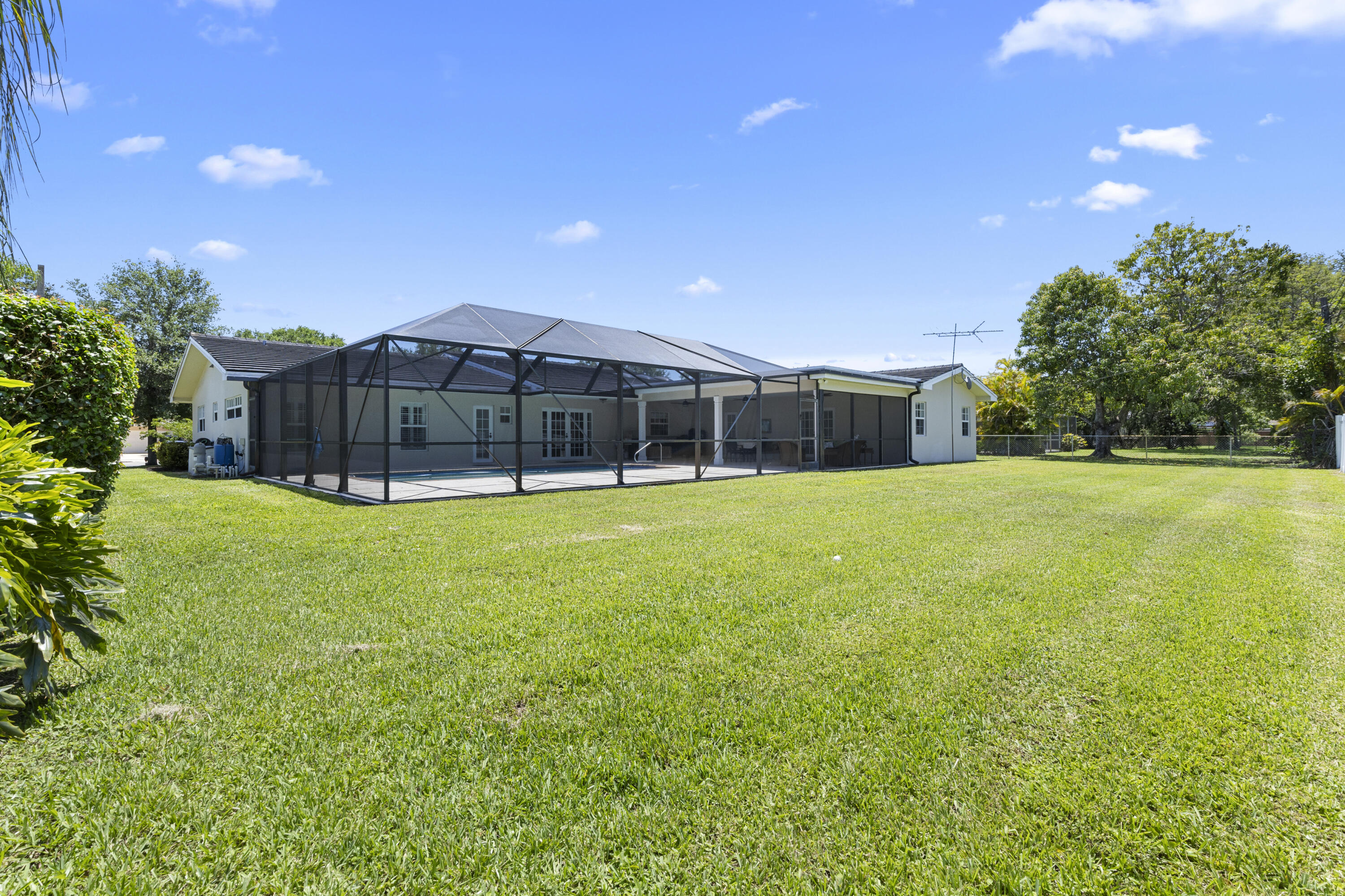 7501 Plantation Road Plantation, FL 33317 - Photo 6 of 57 a view of a house with a yard and sitting area