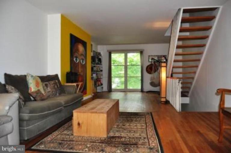 1606 Wainwright Drive Reston, VA 20190 - Photo 11 of 15 Living Room #2