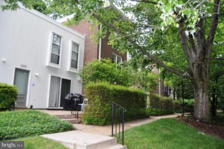 1606 Wainwright Drive Reston, VA 20190 - Photo 3 of 15 Exterior #3