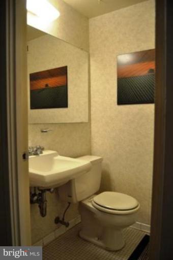 1606 Wainwright Drive Reston, VA 20190 - Photo 5 of 15 Half Bath 1