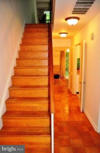 1606 Wainwright Drive Reston, VA 20190 - Photo 6 of 15 Entrance / Foyer