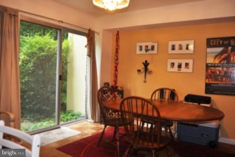 1606 Wainwright Drive Reston, VA 20190 - Photo 9 of 15 Dining Area