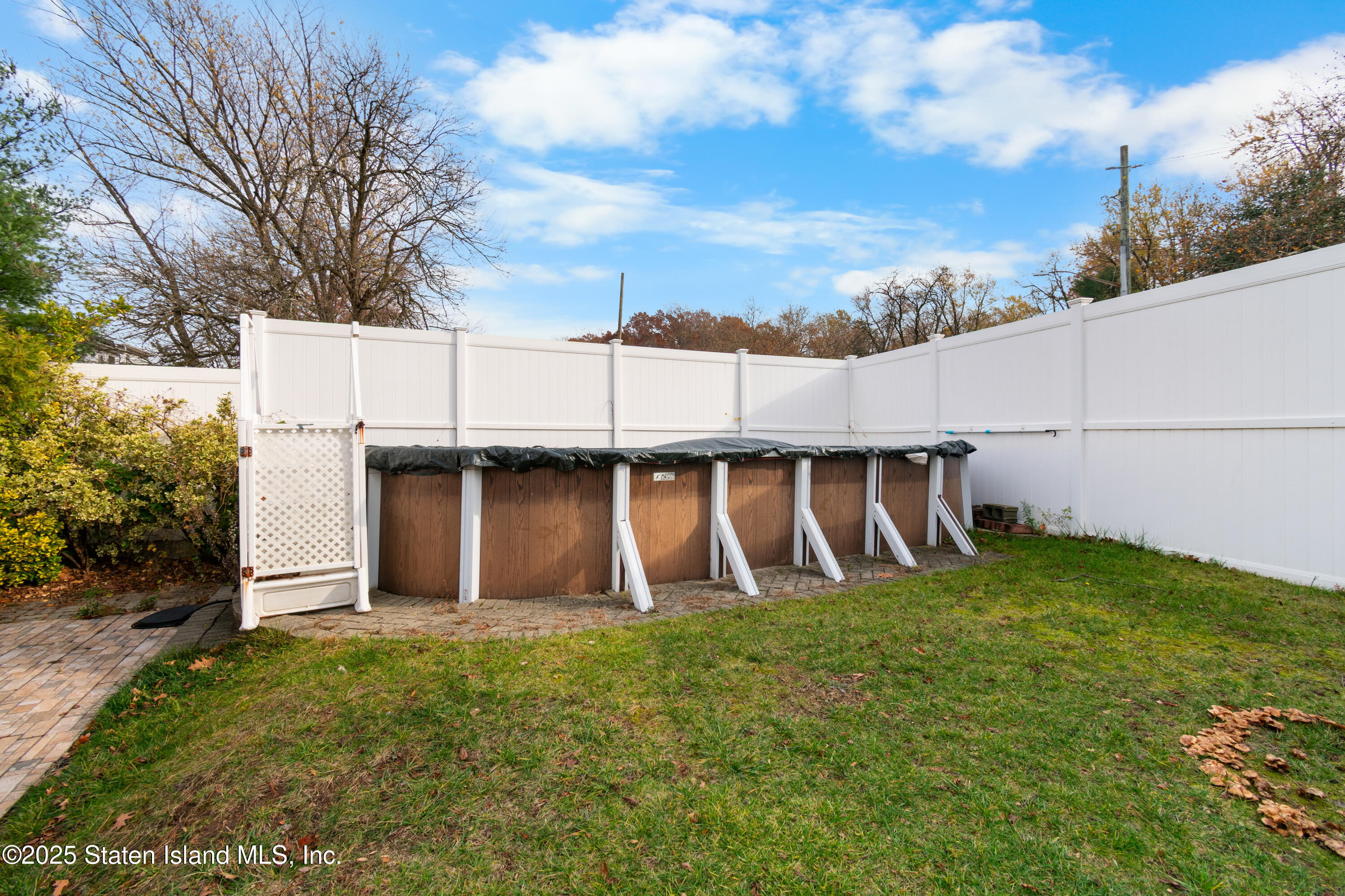 16 Ismay Street Staten Island, NY 10314 - Photo 38 of 39 a view of a back yard of the house