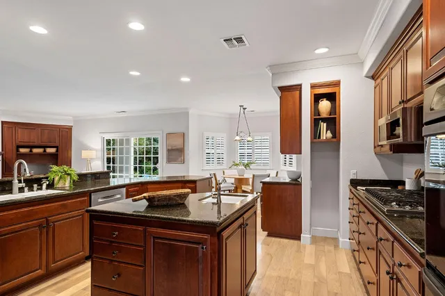 $1,795,000 | 5 Latham Lane, Sacramento, CA 95864