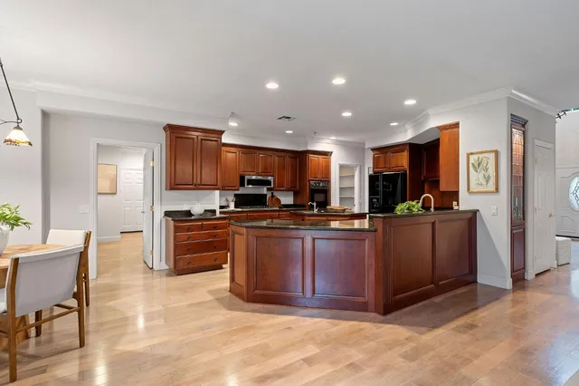 $1,795,000 | 5 Latham Lane, Sacramento, CA 95864