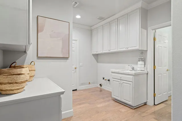 $1,795,000 | 5 Latham Lane, Sacramento, CA 95864