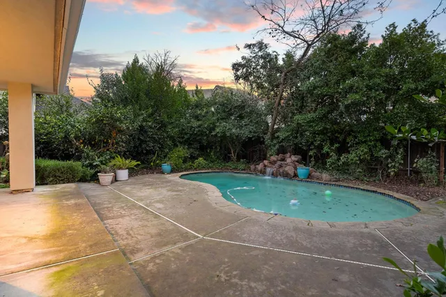 $1,795,000 | 5 Latham Lane, Sacramento, CA 95864