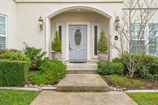 $1,795,000 | 5 Latham Lane, Sacramento, CA 95864