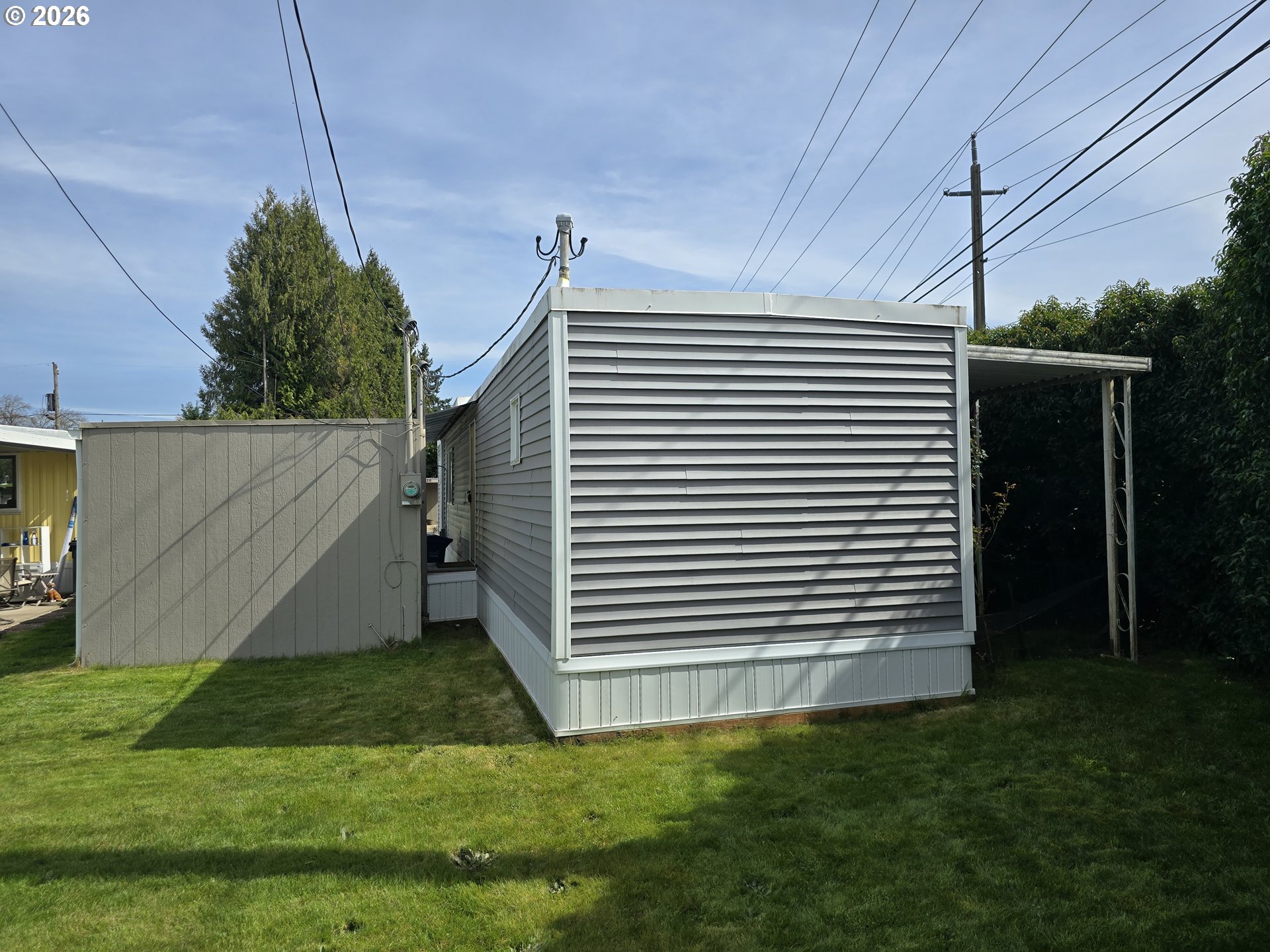 501 Division Avenue, Unit 28 Eugene, OR 97404 - Photo 4 of 17 a backyard of a house