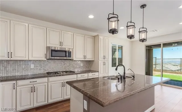 $2,750 | 12556 Skylight View Street, Las Vegas, NV 89138