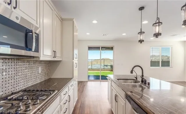 $2,750 | 12556 Skylight View Street, Las Vegas, NV 89138