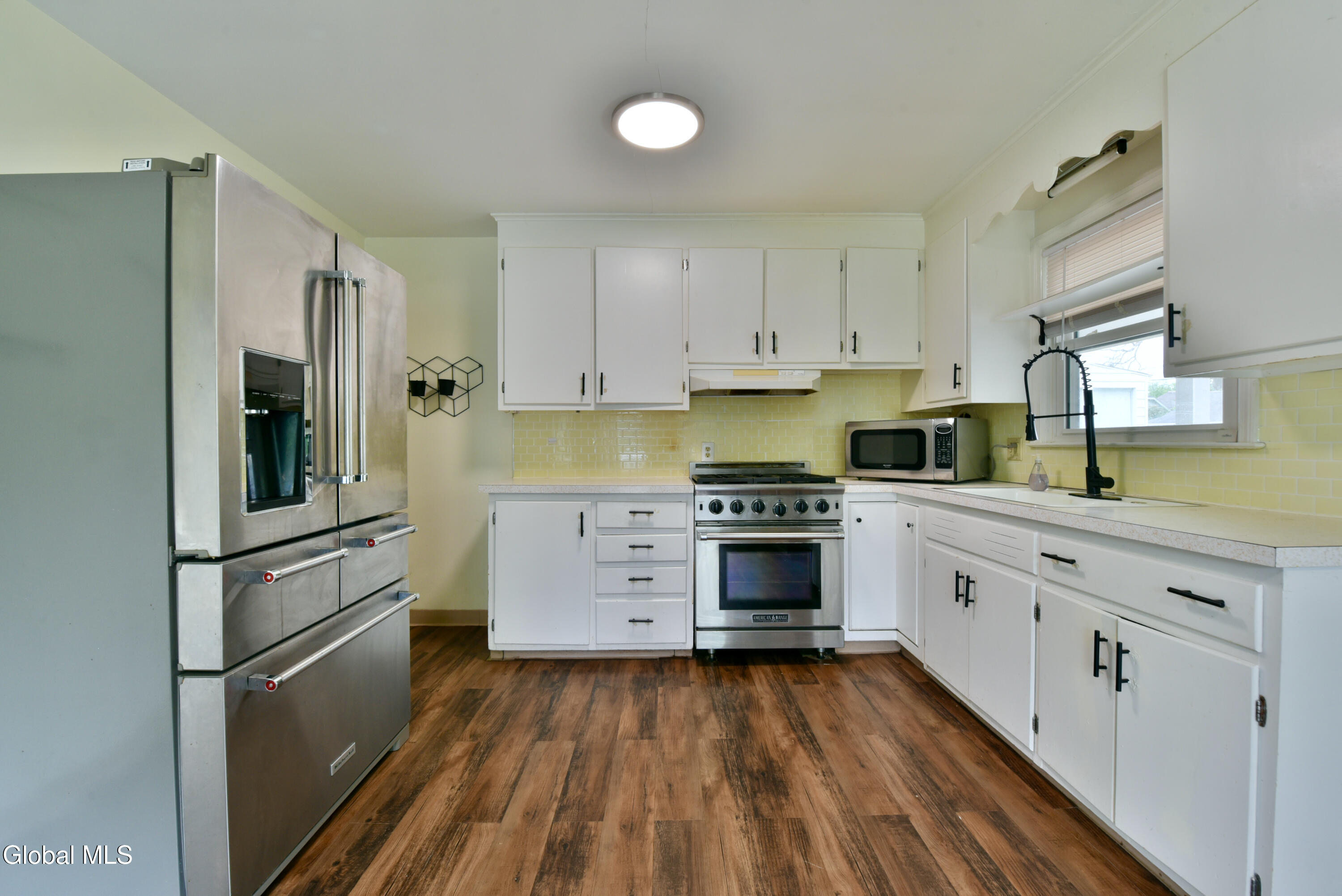 1702 Lenox Road Schenectady, NY 12308 - Photo 16 of 64 16