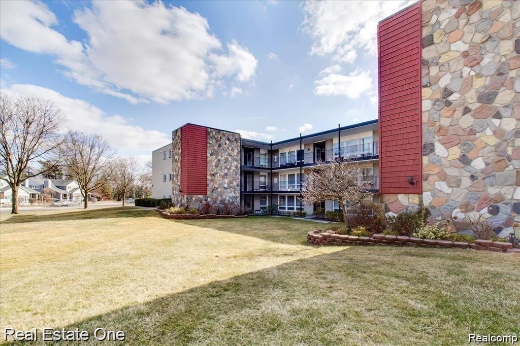 4345 Crooks Road, Unit 27 Royal Oak, MI 48073 - Photo 2 of 30 Crooks 2.jpg